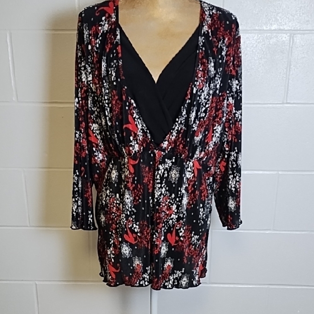 CJ Banks Abstract Heart Floral Accordion Pleat Lightweight V-neck Top Layer Look